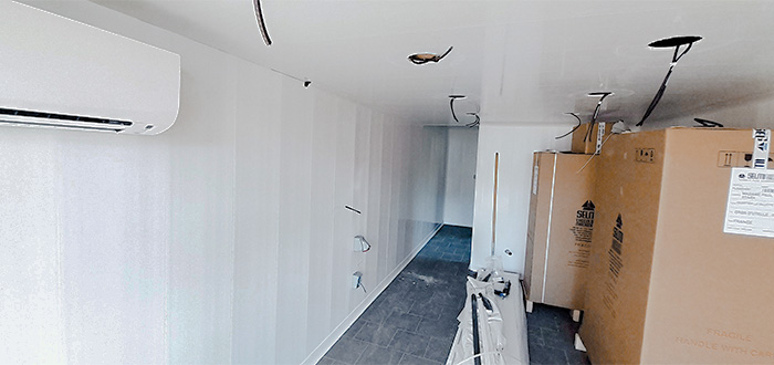 garage rénové avec plaques lambris